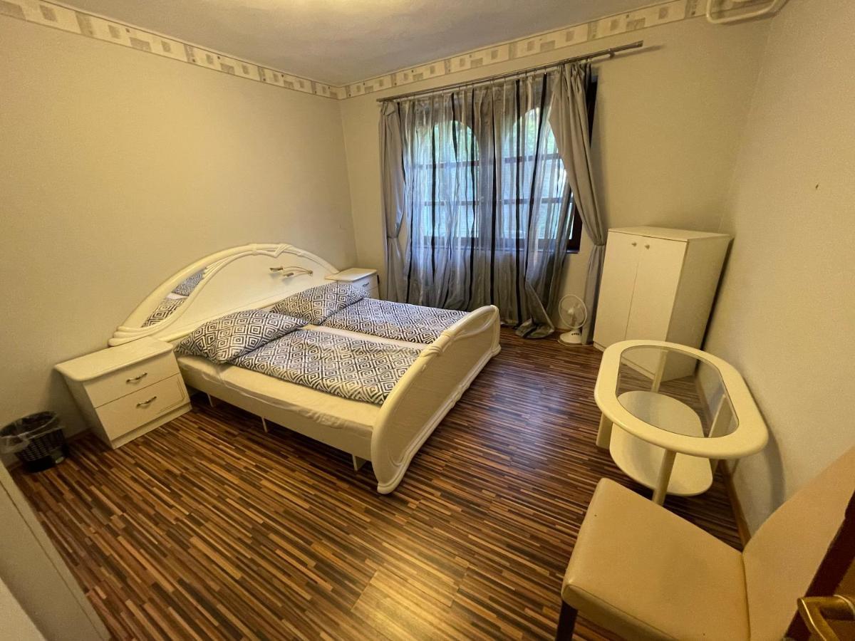 Szimpla Vendeghaz Hotel Miskolc Bagian luar foto